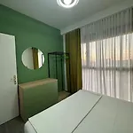 Modern Cozy In アパート ティラナ